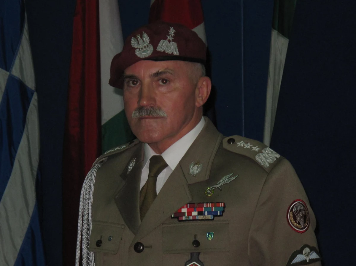 Zadań jest mnóstwo. Praca na tak poważnym stanowisku to wyzwanie - mówił generał broni Mieczysław Bieniek po objęciu prestiżowego stanowiska Zastępcy Dowódcy Strategicznego NATO ds. Transformacji w dowództwie Sojuszu w Norfolk w amerykańskim stanie Wirginia. To pierwszy Polak w historii, który objął tak wysoką funkcję w Sojuszu.