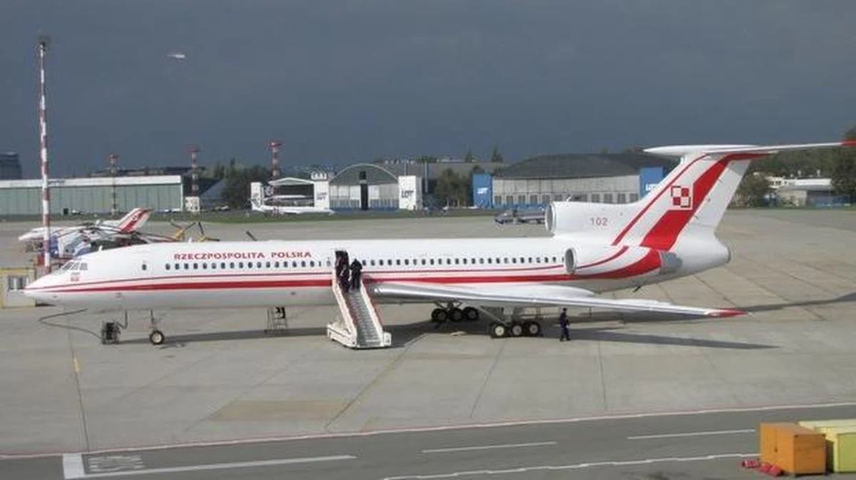 Za kilka dni piloci rządowego samolotu Tu-154 znów będą mogli wykonywać loty z najważniejszymi osobami na pokładzie. Do tego czasu odnowią bowiem koniecznie uprawnienia, które utracili z powodu zbyt długiej przerwy w korzystaniu z tego typu maszyny.