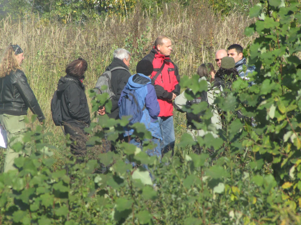 Polscy archeolodzy zostają w Smoleńsku do soboty. Jak nieoficjalnie dowiedział się korespondent RMF FM Przemysław Marzec, nasi eksperci przeprowadzą pomiary miejsca katastrofy przy użyciu urządzeń GPS. Rosjanie obiecują że przed 10 października wrak prezydenckiego tupolewa będzie otoczony płotem i pokryty brezentem.