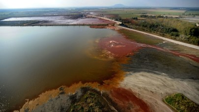 Węgry: Zbiornik odpadów chemicznych koło Kolontar