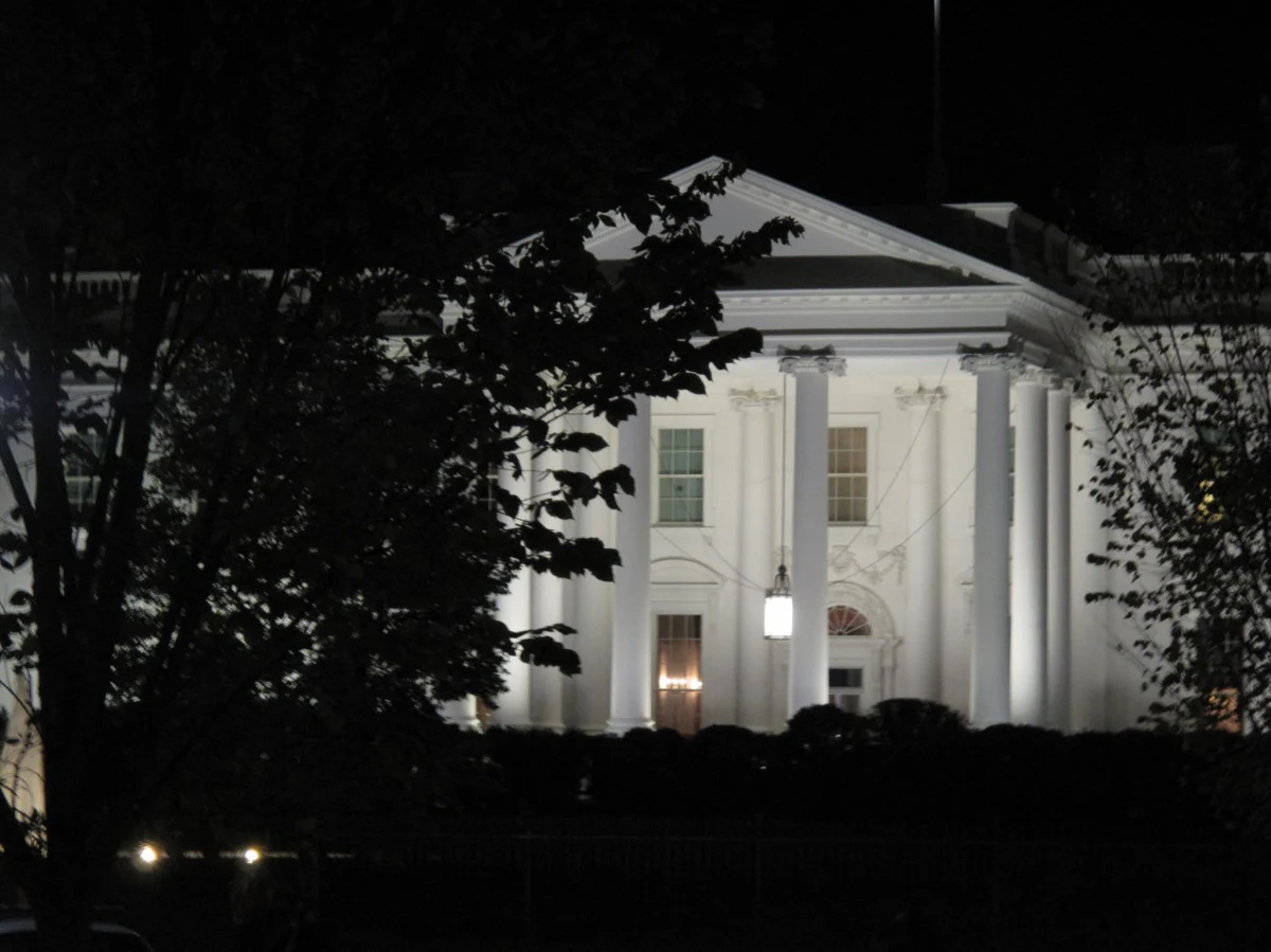 Na kilka dni przed Halloween, najbardziej znanym amerykańskim świętem, ożywają wszystkie mroczne historie. Wiele z nich dotyczy również Białego Domu, w którym podobno straszy duch Abrahama Lincolna.