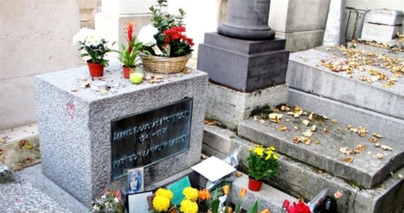 Jednym z cmentarzy najchętniej zwiedzanych przez turystów z całego świata jest sławny paryski Pere Lachaise. Świadczą o tym rezultaty ankiety przeprowadzonej przez amerykańską firmę internetową Tripadvisor. Największa nekropolia francuskiej stolicy odwiedzana jest przez ponad dwa miliony osób rocznie.