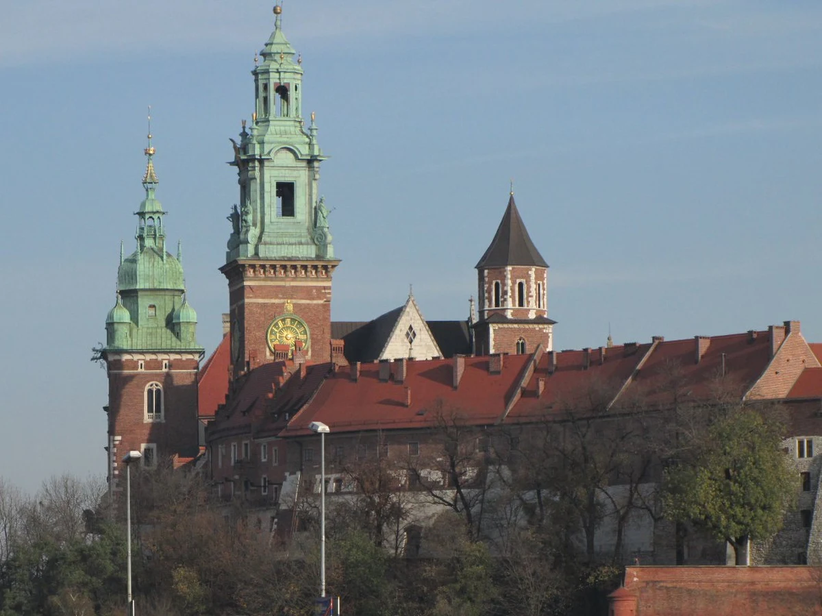 Aż trzy małopolskie miasta Kraków, Tarnów i Zakopane toczą historyczny spór o to, które jako pierwsze ogłosiło niepodległość w 1918 roku. Zakopane uważa, że stało się wolne już 30 października, Tarnów niepodległość miał odzyskać o godz. 7:30 31 października, na ten sam dzień wskazuje Kraków.