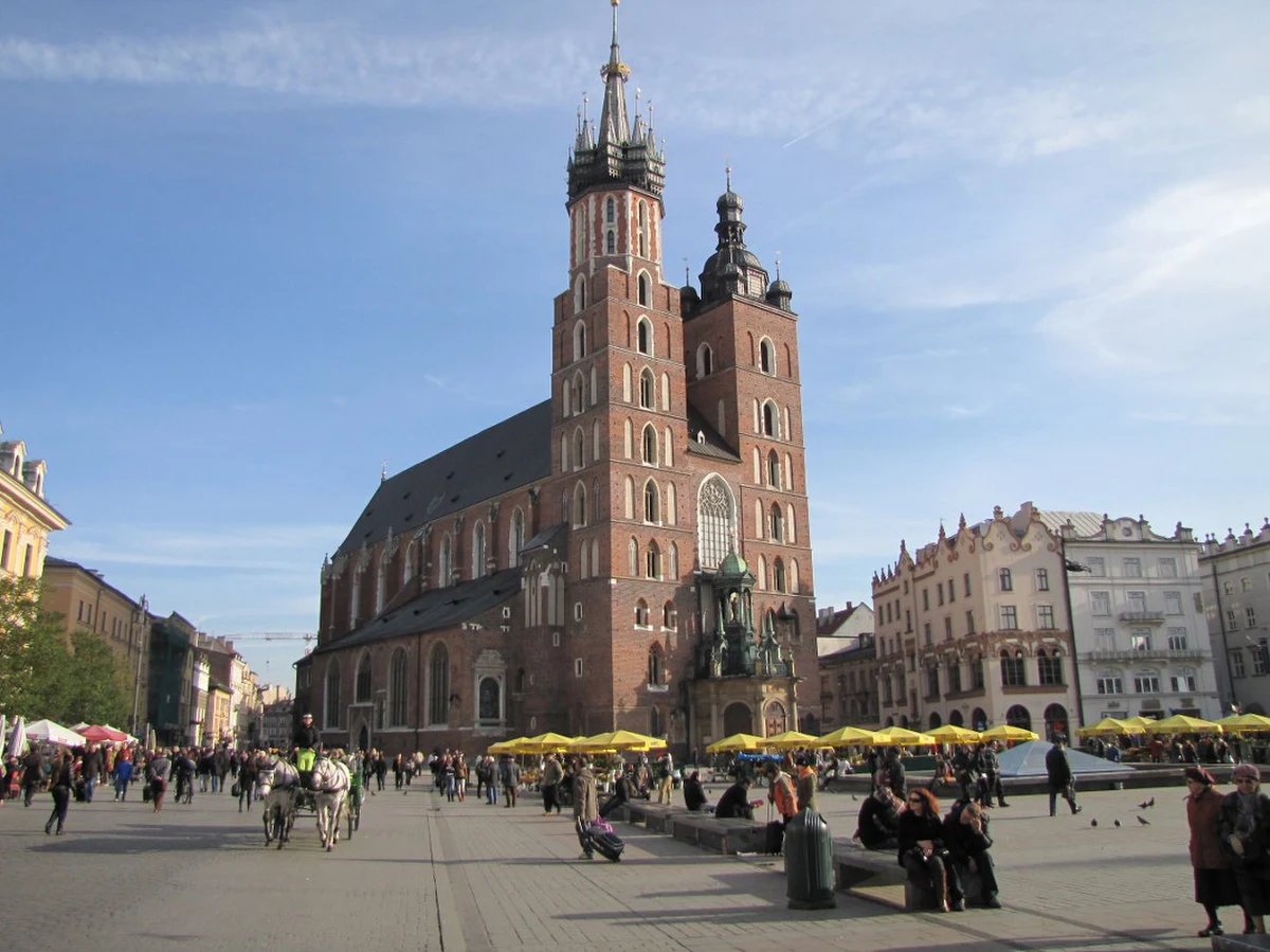 Walczący o reelekcję Jacek Majchrowski oraz wojewoda małopolski Stanisław Kracik to dwaj najpoważniejsi, według sondaży, kandydaci na prezydenta Krakowa. Badanie GfK Polonia dla "Faktów" TVN daje Majchrowskiemu 39 proc., a Kracikowi - 31 proc. głosów.