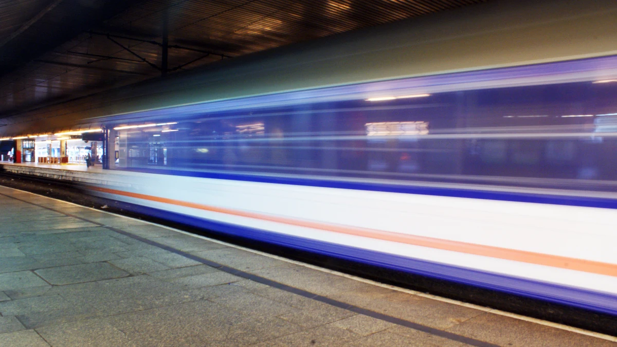 Po informacjach reporterów RMF FM o brudnych pociągach, PKP Intercity prosi swoich pasażerów o pomoc w rozwiązaniu tego wstydliwego problemu. Kryptonim akcji: Czysty wagon. Cel: namierzenie pociągów wymagających częstszego czyszczenia. Podróżni mają przysyłać MMS-ami lub e-mailem zdjęcia i filmy dokumentujące brudne przedziały i toalety.