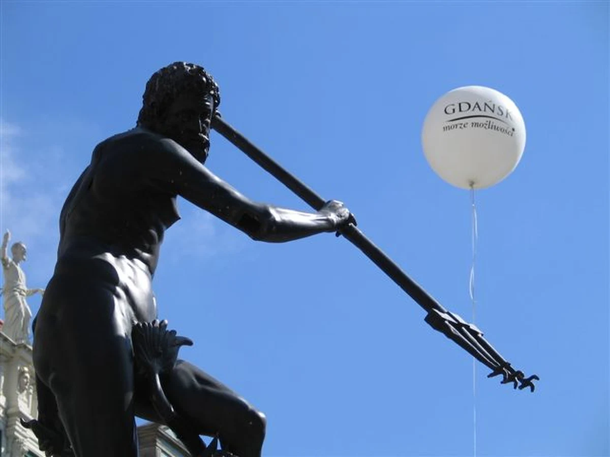 Prezydent Gdańska Paweł Adamowicz z PO ma szanse na ponowny wybór już w pierwszej turze nadchodzących wyborów samorządowych. Chce na niego głosować 50, 6 proc. ankietowanych - wynika z sondażu Homo Homini dla Radia Gdańsk. Główny konkurent Adamowicza poseł PiS Andrzej Jaworski zyskał poparcie 15,7 proc. badanych.