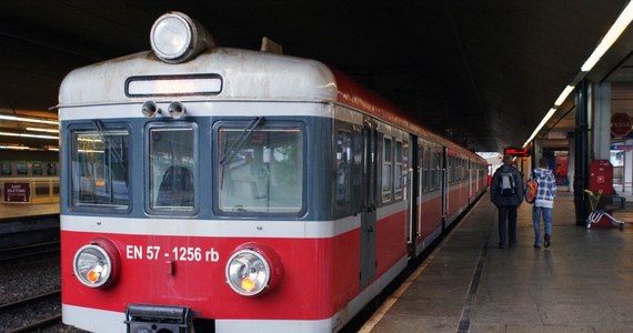 PKP Przewozy Regionalne wycofały się z planów drastycznych cięć w kolejowym rozkładzie jazdy na Śląsku. Zlikwidowanych zostanie kilka, a nie kilkadziesiąt połączeń. Znikną między innymi pociągi kursujące pomiędzy Bielskiem-Białą, a Wadowicami oraz pomiędzy Myszkowem, a Częstochową.