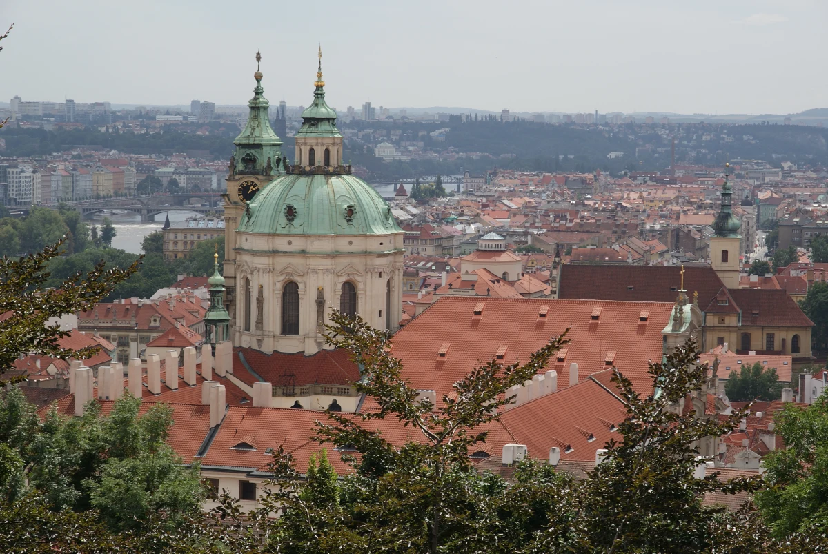 W połowie roku jedno miasto miało więcej niż 50 proc. długów wobec dochodów - informuje resort finansów. Najprawdopodobniej był to Kraków. Z informacji zebranych przez "Rzeczpospolitą" do końca roku mogą dołączyć do niego: Toruń, Wrocław, Bydgoszcz, Warszawa i Poznań.