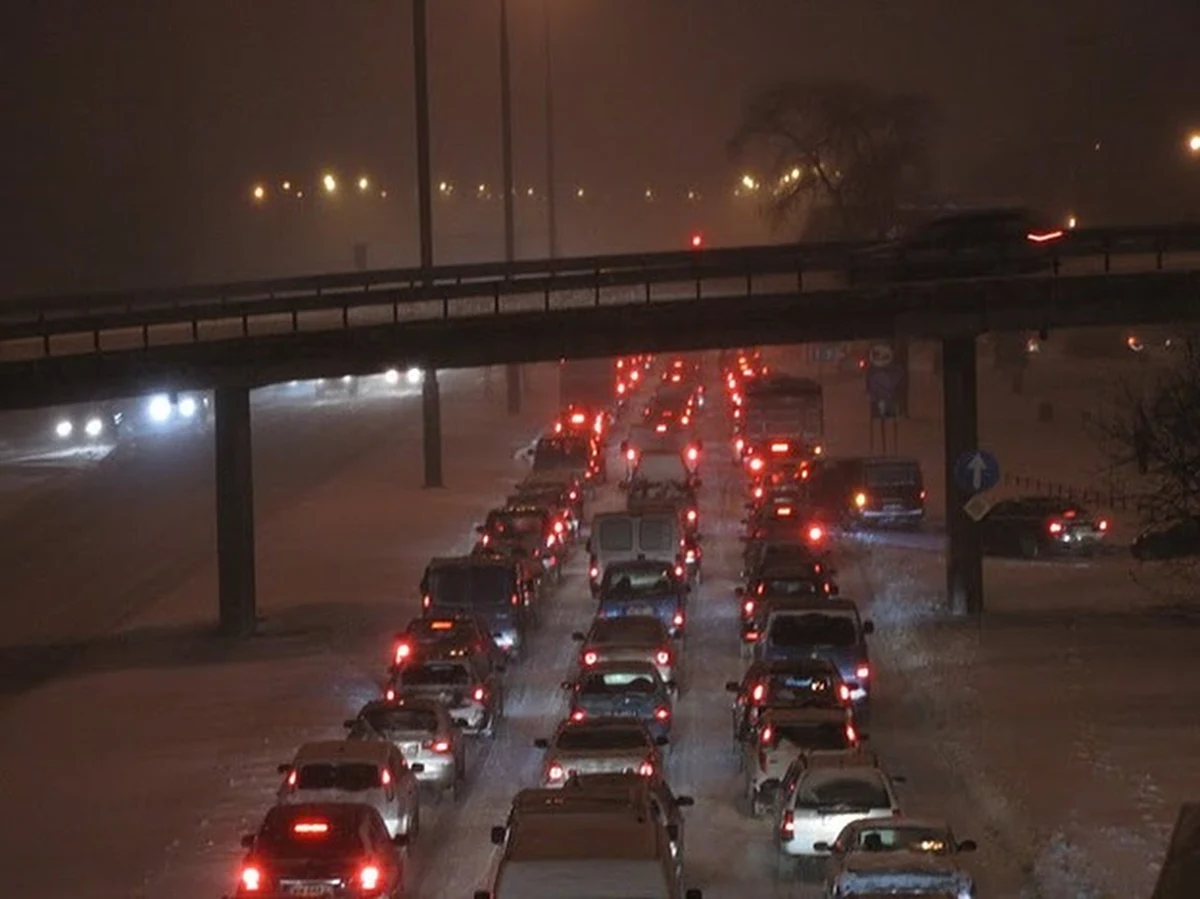 Zima sparaliżowała południowe i centralne regiony Polski. Tutaj publikujemy informacje o utrudnieniach na drogach nadsyłane przez Was na Gorącą Linię RMF FM.