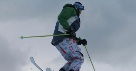 Dobra wiadomość dla miłośników białego szaleństwa. W tatrach ruszył sezon narciarski. Po niektórych stokach już można szusować, ale są też miejsca, gdzie na uruchomienie wyciągów trzeba jeszcze poczekać.