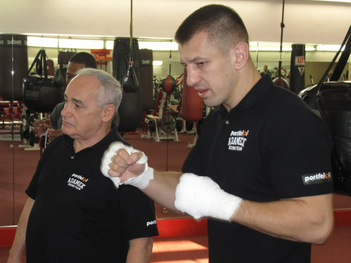 Vinny Maddalone jest niczym Rocky... po prostu wychodzi walczyć - jak duży włoski dzieciak, który nie czuje strachu. Ale będzie dobrze - mówi amerykańskiemu korespondentowi RMF FM trener Tomasza Adamka, Roger Bloodworth. Już 9 grudnia polski pięściarz zmierzy się w hali Prudential Center w Newark z amerykańskim bokserem włoskiego pochodzenia Vinnym Maddalone.