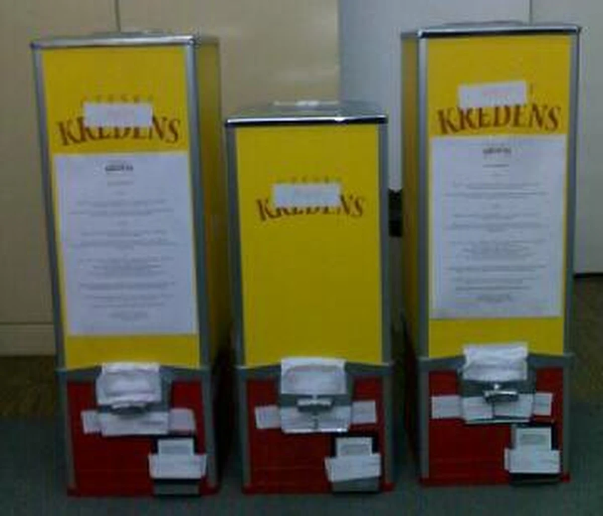 Inspektorzy sanitarni i policja zabezpieczyli urządzenia nazwane dopalaczomatami, które zostały ustawione w centrum Lublina. Sanepid będzie sprawdzał, czy faktycznie są w nich dopalacze.