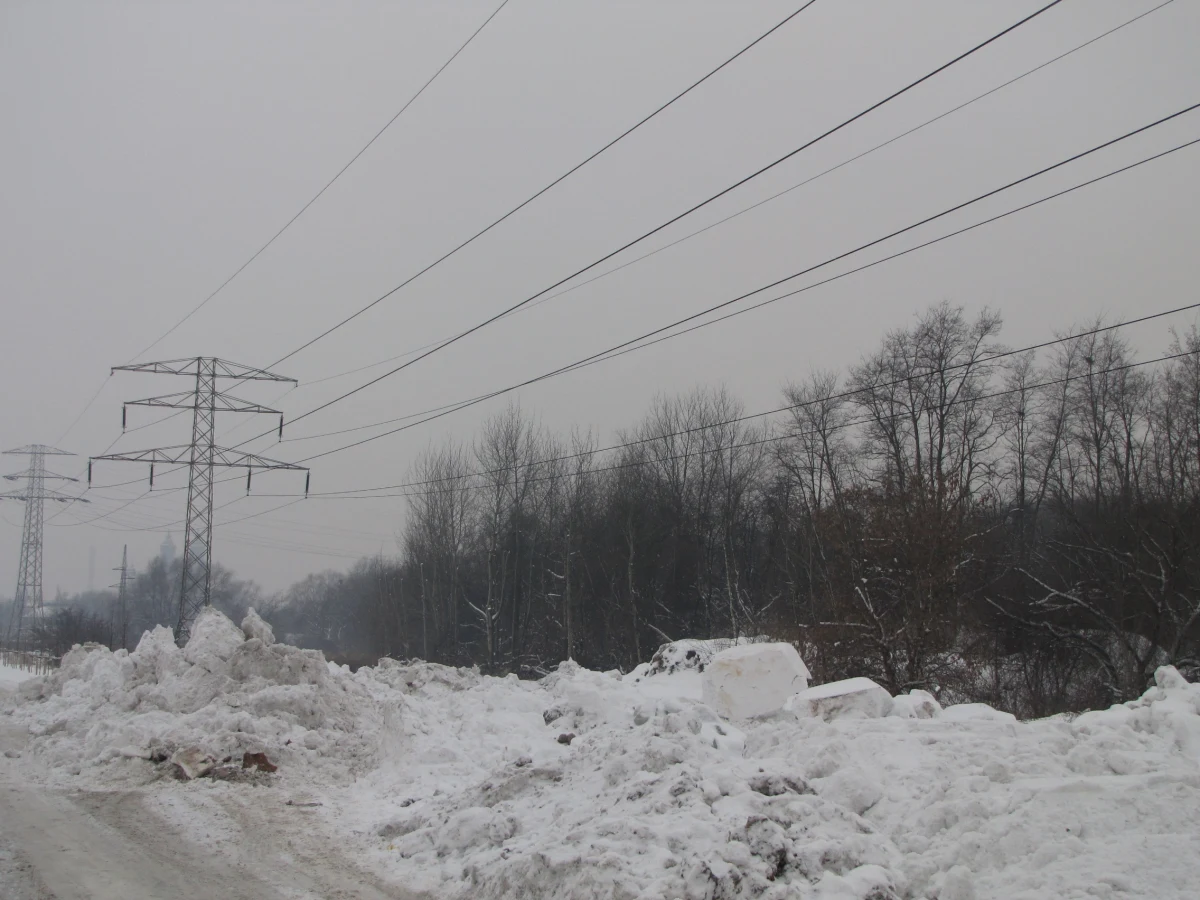 Zima dopiero się zaczyna, a pieniędzy na odśnieżanie już brakuje. Tak jest w Łodzi. Kończą się także pieniądze w Gdańsku. A w Sosnowcu zabrakło już soli.  W Poznaniu i Olsztynie nie ma już natomiast miejsca na składowanie śniegu.