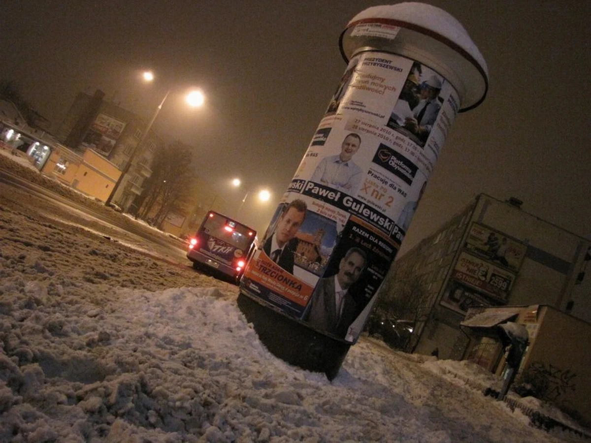 Wybory samorządowe już dawno za nami, ale kandydaci nadal walczą o głosy. Mowa o plakatach - pamiątkach po wyborach, które zgodnie z prawem powinny być już usunięte. Komitety miały na to miesiąc, jednak wolały zaczekać - dla polityków to darmowa reklama. Do wczoraj. Teraz będą musieli za nią zapłacić.