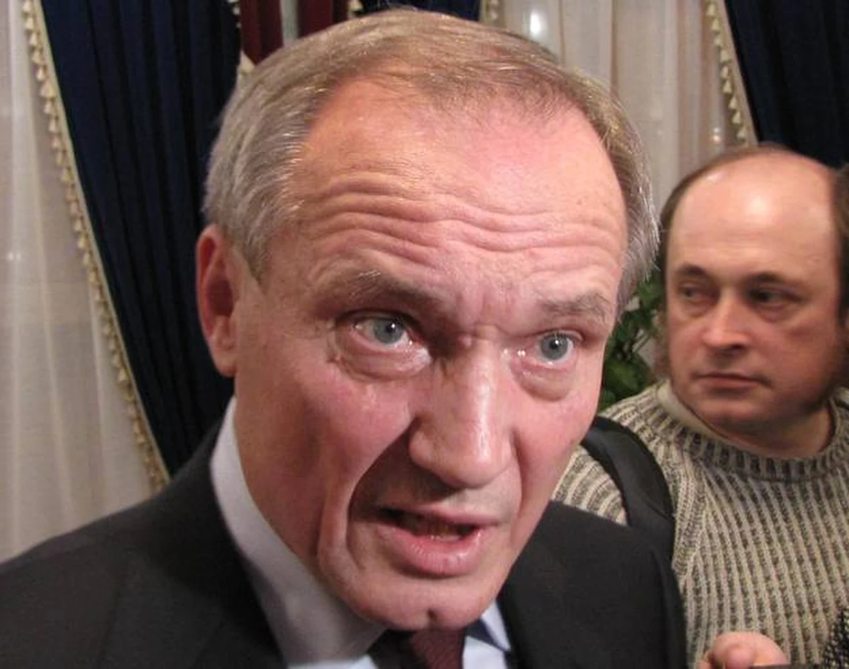 Czy Władimir Niekliajew żyje? - pyta jego żona, współpracownicy i białoruscy artyści. W poprzednią niedzielę kandydat na prezydenta Białorusi został do nieprzytomności pobity przez milicję. Trafił do szpitala, skąd funkcjonariusze zabrali go w nieznanym kierunku. Od tej pory słuch po nim zaginął.