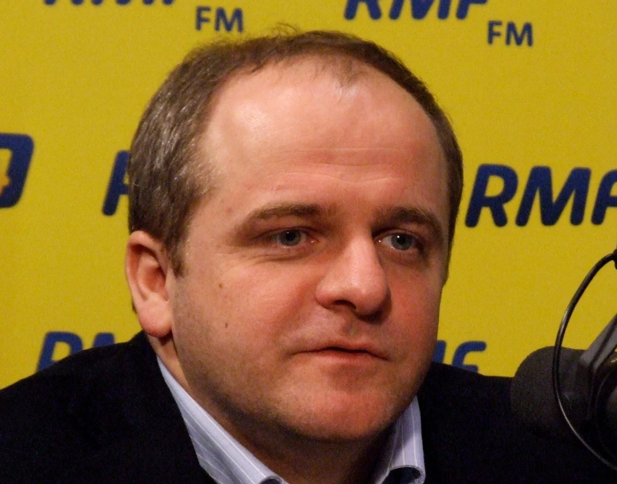 To stronie rządowej zależało na spotkaniu Jarosława Kaczyńskiego z Donaldem Tuskiem w Smoleńsku. Prezes PiS nie był na to gotowy. Trzeba było delikatnie przekazać odmowę ministrom Arabskiemu i Grasiowi - powiedział Paweł Kowal w rozmowie z Agnieszką Burzyńską. Kowal był w Smoleńsku 10 kwietnia.