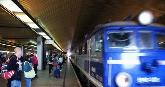 PKP Polskie Linie Kolejowe pracują nad korektą rozkładu jazdy na remontowanej trasie z Gdyni przez Warszawę do Krakowa i Katowic. Ma on wejść od 1 marca. Pociągów może być "trochę" mniej, ale w zamian kolej wydłuży ich składy.
