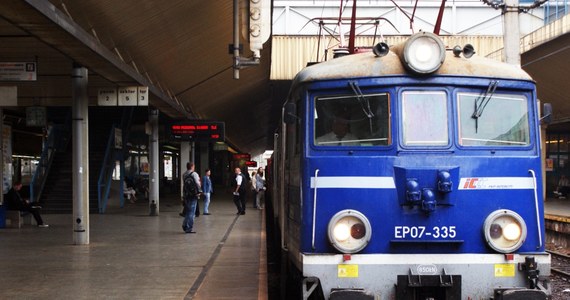Od 1 marca będzie mniej pociągów, ale -  jak zapewnia wiceminister infrastruktury Andrzej Massel, odpowiedzialny za transport kolejowy - połączenia będą punktualne. Z dniem 1 marca w życie wejdzie nowy rozkład jazdy, który ma uwzględniać problemy taborowe polskich przewoźników.
