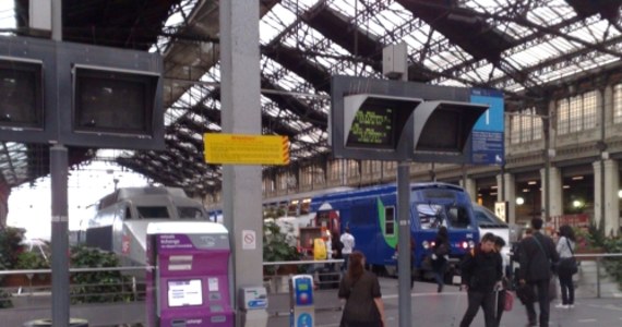 Już od dwóch tygodni pasażerowie ekspresów TGV, kursujących  na trasie Le Mans - Paryż, odmawiają okazywania biletów kontrolerom. Protestują w ten sposób przeciwko ciągłym opóźnieniom pociągów i żądają od przewoźnika odszkodowań. Dziś dołączyli do nich także mieszkańcy innych miast.