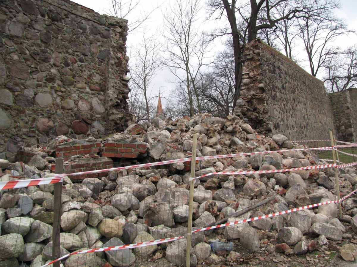 Będą pieniądze na odbudowę kilkunastometrowego odcinka zabytkowego muru obronnego, który niedawno runął w Stargardzie Szczecińskim. W tym roku rozpocznie się też remont sąsiedniej Bastei.
