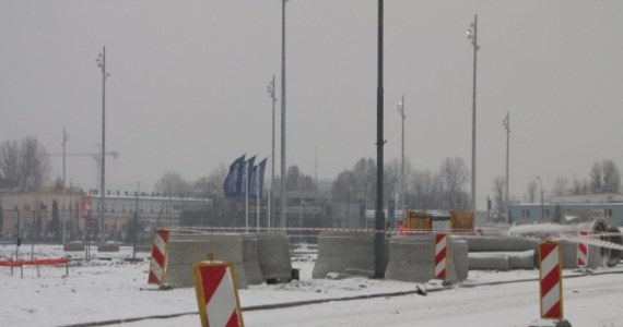 Atak zimy i mecz Lecha ze Sportingiem Braga paraliżują centrum Poznania. Za godzinę policja zamknie dla samochodów część ulicy Bułgarskiej. Trwa jej remont. Wcześniej firma budowlana zobowiązała się zabezpieczyć teren budowy.