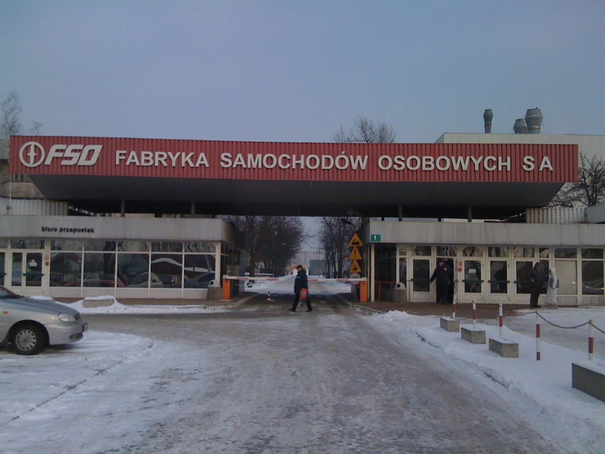 Ostatni samochód zjechał z taśmy Fabryki Samochodów Osobowych na Żeraniu - dowiedział się reporter RMF FM. To może oznaczać koniec 60-letniej historii stołecznego zakładu. W poniedziałek zostanie zwolnionych 1200 z prawie 1800 zatrudnionych. Niestety, rząd nie zrobił nic, by nie dopuścić do takiej sytuacji.