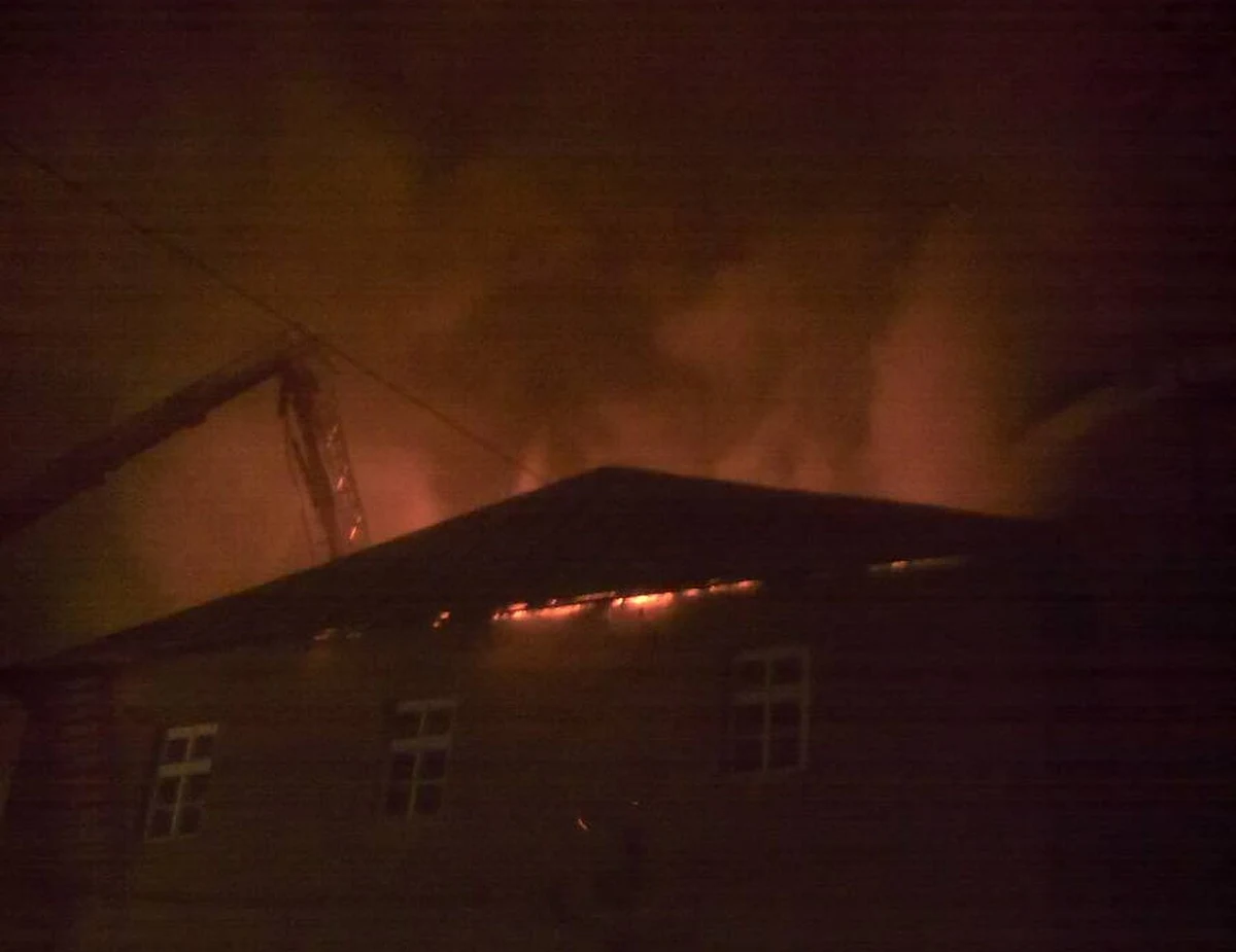 W niedzielę wieczorem zapalił się klasztor ojców Bernardynów w małopolskiej Alwerni. Ogień pojawił się w kotłowni. Na miejscu pojawiło się prawie 80 strażaków. Z klasztoru ewakuowano 8 duchownych. Zobacz zdjęcia autorstwa reportera RMF FM Macieja Grzyba.