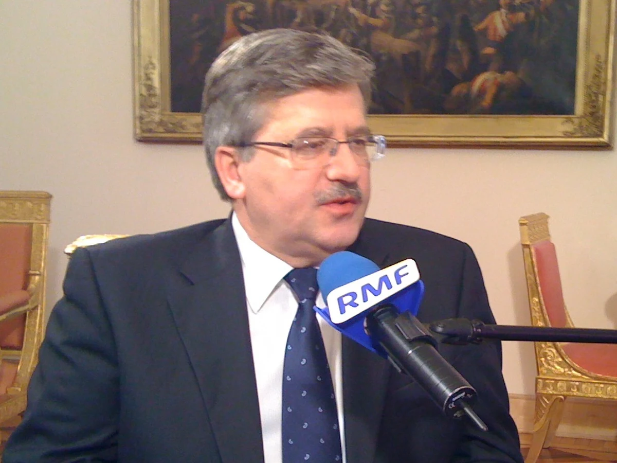 "Będę zachęcał do uspokojenia dyskusji ws. OFE. Wiele złego zrobiła tu zbyt bujna retoryka wszystkich uczestników debaty. Trzeba się z tego wycofać "- powiedział w Kontrwywiadzie RMF FM prezydent Bronisław Komorowski. "Będę zachęcał do reform i debaty, żeby opinia publiczna nie była zaskakiwana decyzjami rządu i by nie bała się zmian "- dodał prezydent.