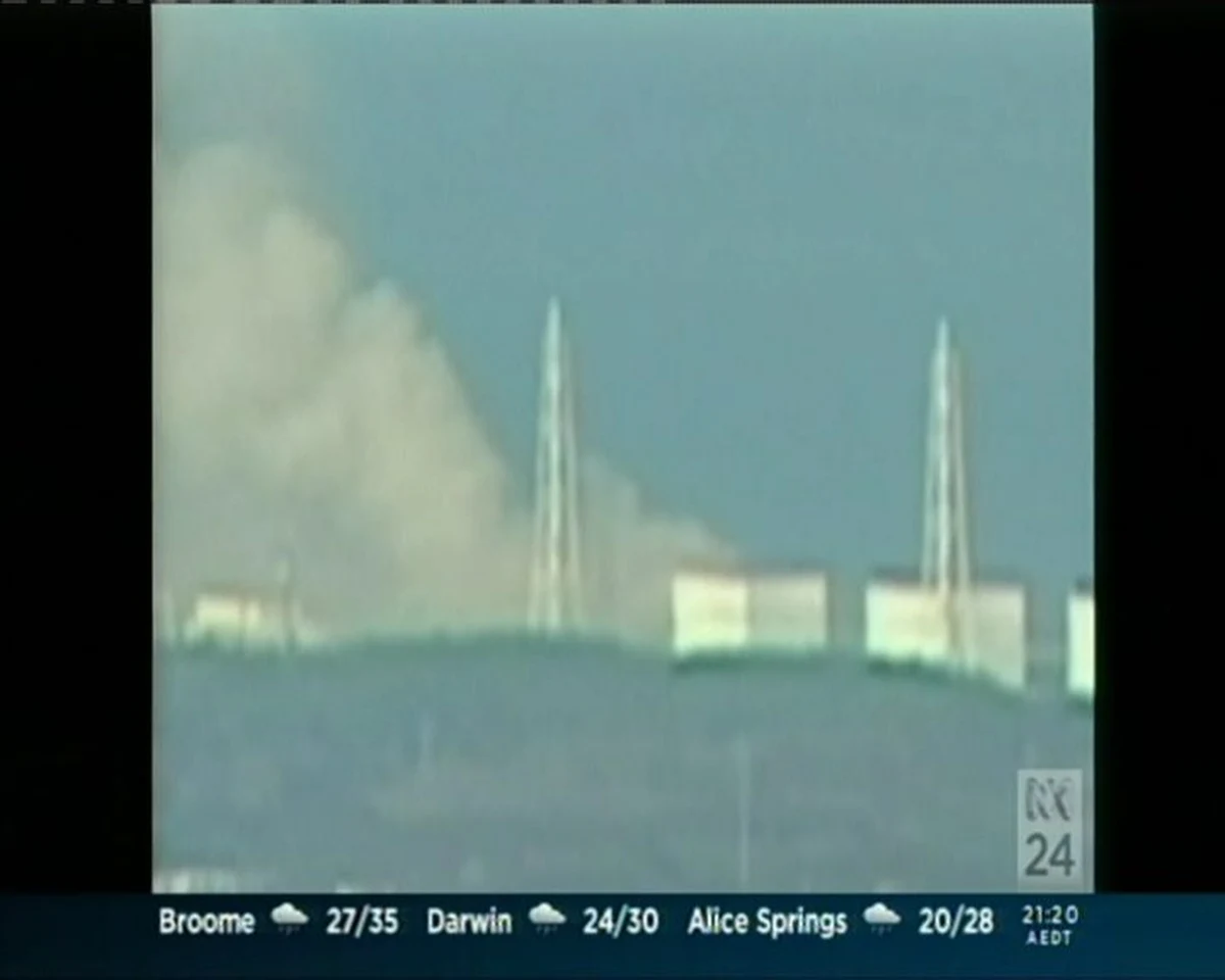 Jest mało prawdopodobne, aby doszło do poważnego uszkodzenia osłony reaktora nr 1 w elektrowni Fukushima I - oceniła japońska agencja bezpieczeństwa nuklearnego. Przedstawiciele agencji przeanalizowali najnowsze dane dotyczące poziomu promieniowania wokół siłowni. Rano polskiego czasu w elektrowni doszło do eksplozji. Według agencji Kyodo, przed wybuchem doszło do silnych wstrząsów. Czterech pracowników zostało rannych.