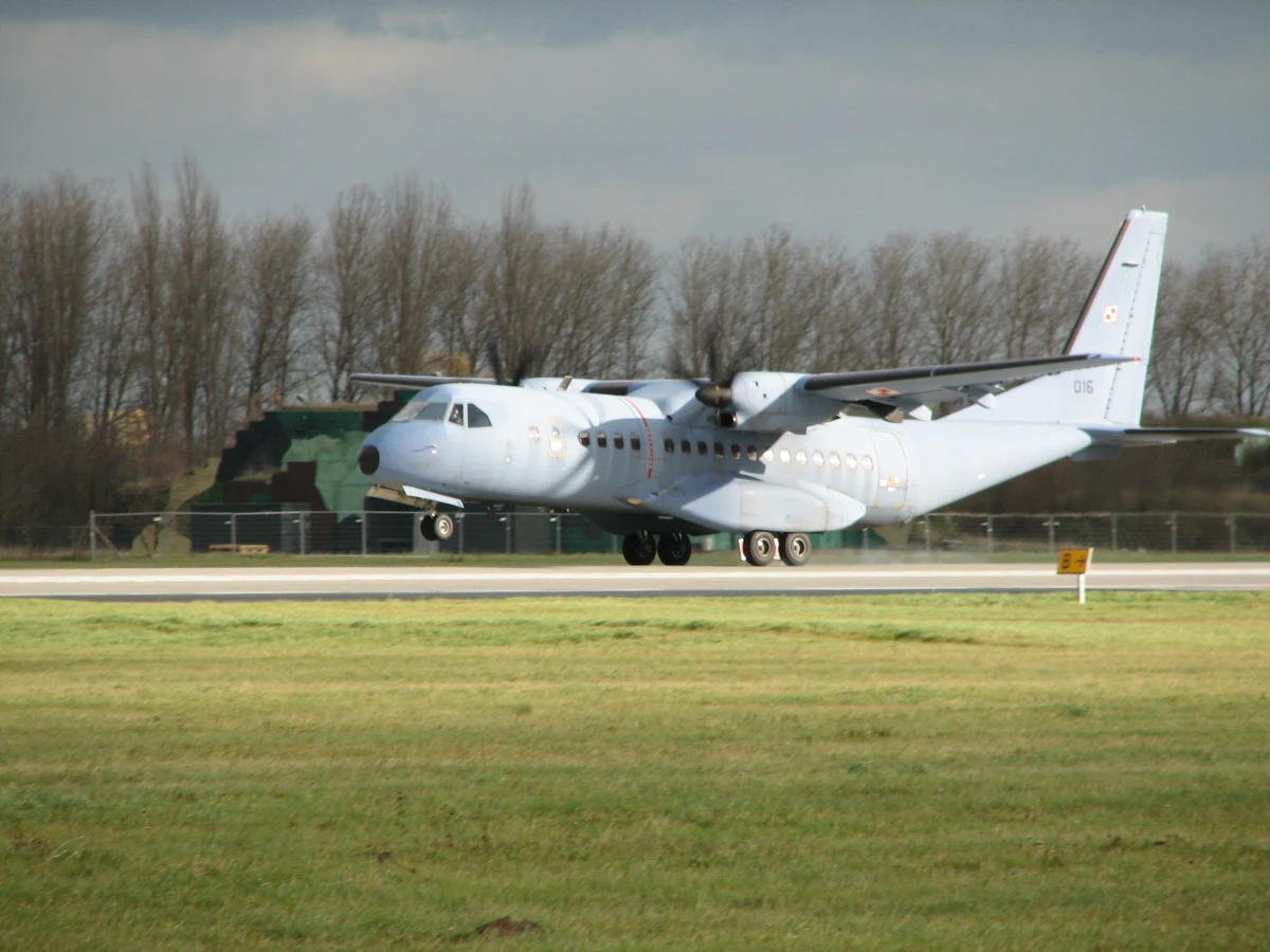 Po raz drugi w tym roku wojskowe siły powietrzne pomogły kardiochirurgom, umożliwiając szybkie pobranie i dostarczenie serca do przeszczepu z Warszawy do Zabrza. Ekipa lekarska poleciała po organ do transplantacji samolotem CASA z 8. Brygady Lotnictwa Transportowego w Krakowie.