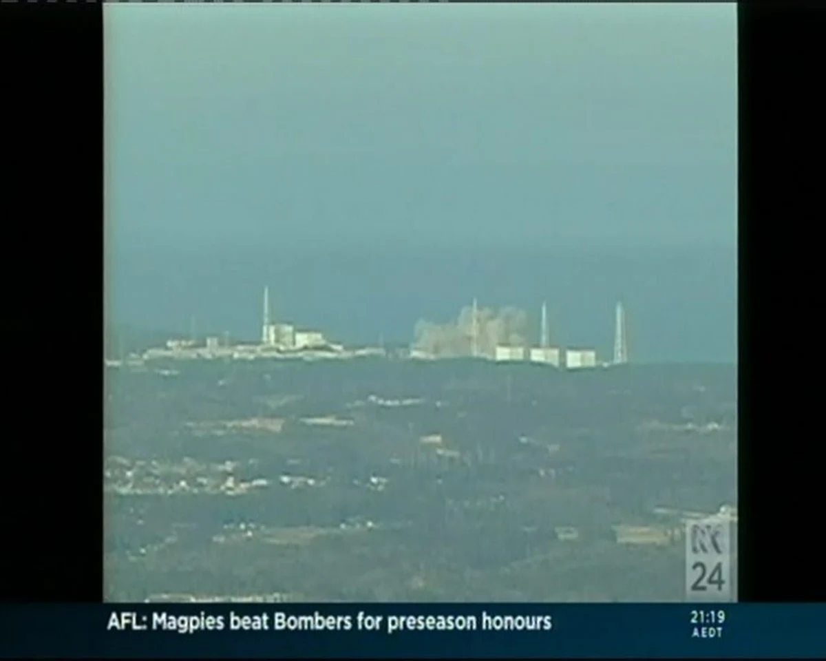 W elektrowni atomowej Fukushima I nie doszło do uszkodzenia osłony reaktora - powiedział rzecznik japońskiego rządu Yukio Edano. Podkreślił, że eksplozja wodoru nie doprowadziła do radioaktywnego wycieku na dużą skalę.Wybuch nastąpił o poranku czasu polskiego. Według agencji Kyodo, poprzedziły go silne wstrząsy. Czterech pracowników zostało rannych.