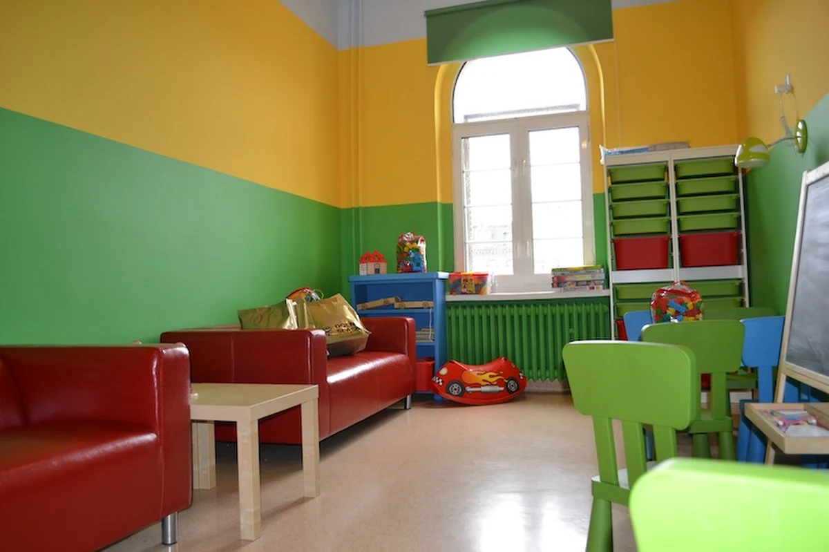 Wrocławscy komornicy wystąpili w wyjątkowej dla siebie roli. Tym razem nie zabrali, a dali. Podarowali pieniądze na "radośnik", czyli wyposażenie sal zabaw dla małych pacjentów z oddziału chirurgicznego szpitala przy ul. Traugutta we Wrocławiu.