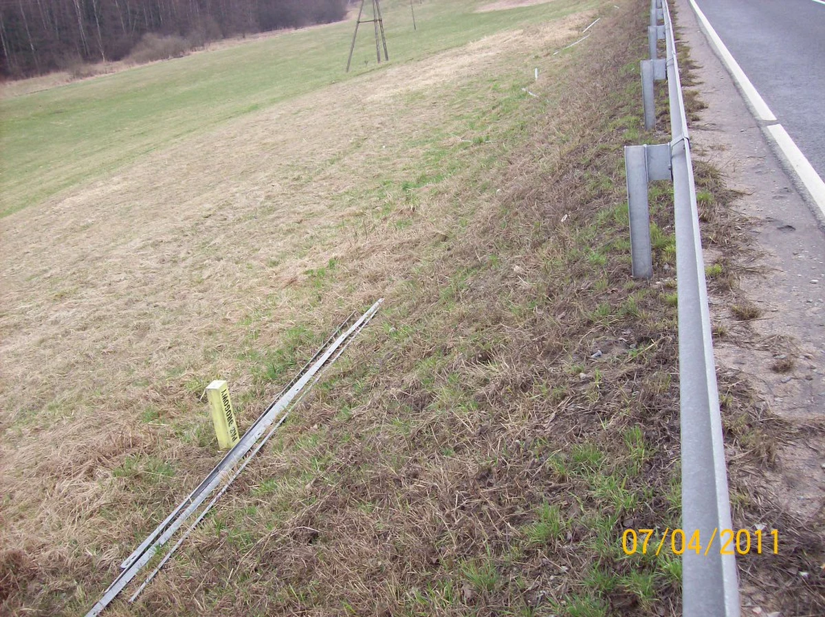 Warmińsko-Mazurscy drogowcy chcą umieszczać niewidoczne gołym okiem oznakowanie na słupkach, pokrywach studzienek, barierkach czy siatkach ogrodzeniowych. Wszystko po to, by zniechęcać złodziei tych elementów.