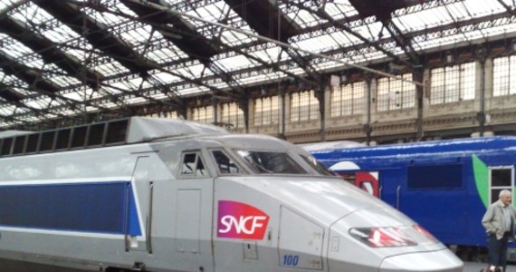Blisko 150 pasażerów chce wytoczyć proces dyrekcji francuskich kolei publicznych. Pasażerowie żądają odszkodowań za trzygodzinne spóźnienie superszybkiego ekspresu TGV na trasie Paryż-Marsylia przed świętami.
