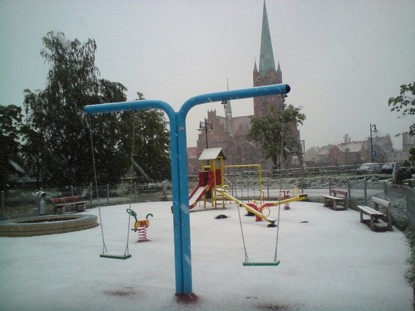 Tak, w Polsce jest taki klimat, że wszystko jest możliwe o każdej porze roku, Tak, ale nie do końca wierzyłem(-am) w prognozy zapowiadające śnieg, Nie, śnieg w maju to anomalia, Nie, jestem oburzony(-a) tym psikusem pogody