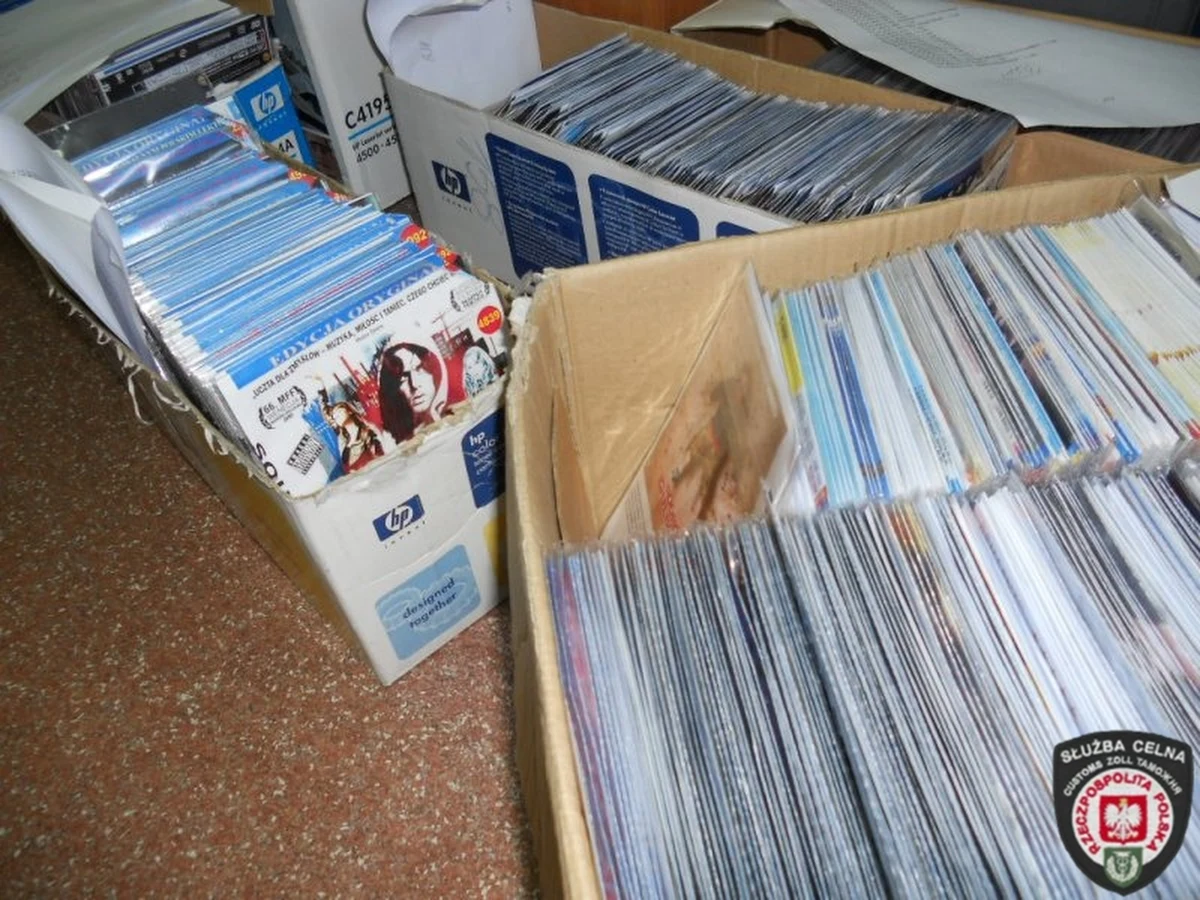 Profesjonalne studio nagrań pirackich płyt DVD i CD zlikwidowali we Wrocławiu funkcjonariusze dolnośląskiej służby celnej. Właściciel studia został zatrzymany na giełdzie elektronicznej, gdzie handlował pirackimi płytami. Izba Celna przygotowuje teraz akt oskarżenia. Mężczyźnie grozi kara do 5 lat więzienia.