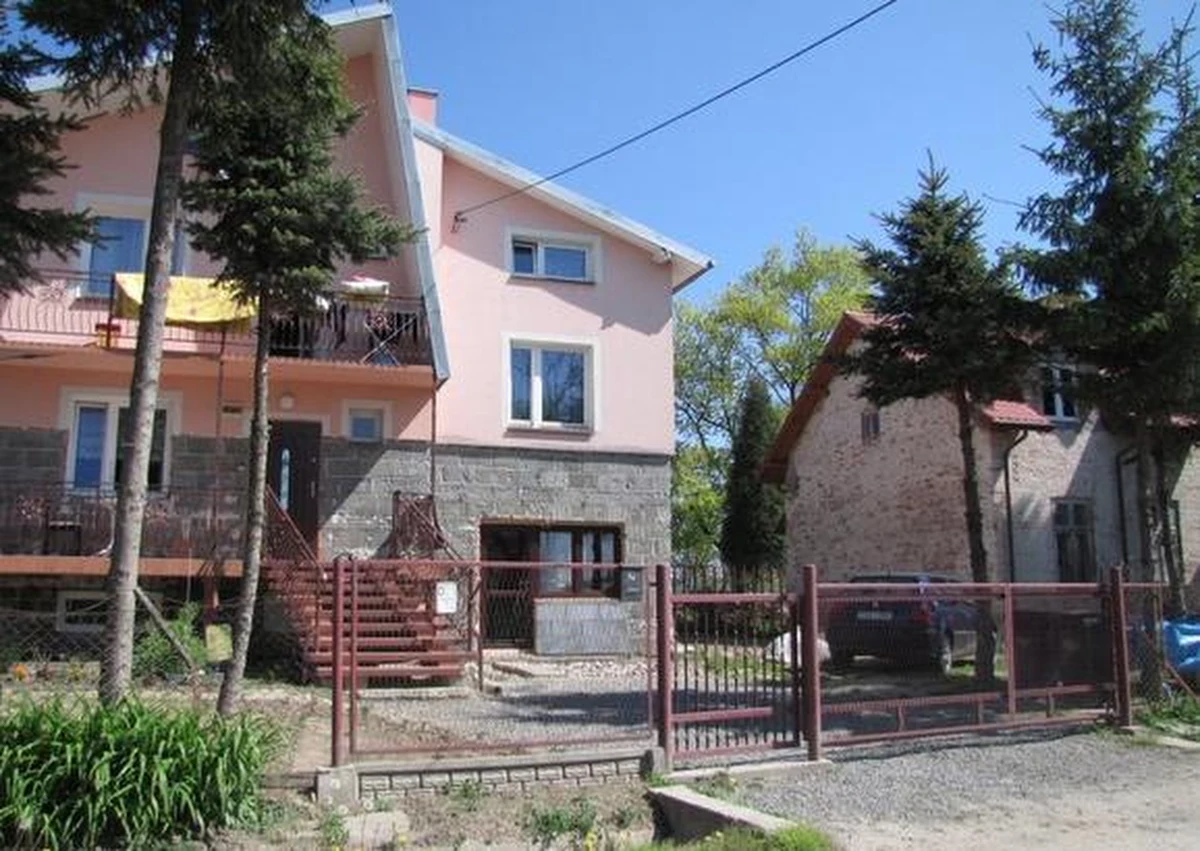 Powodzianie z Sandomierza w sądzie muszą walczyć o wyższe odszkodowania za zniszczenia, jakie rok temu wyrządziła im powódź. Te przyznane przez firmy ubezpieczeniowe są według nich skandalicznie niskie. Zdarzało się też, że część powodzian wcale nie otrzymała odszkodowań.