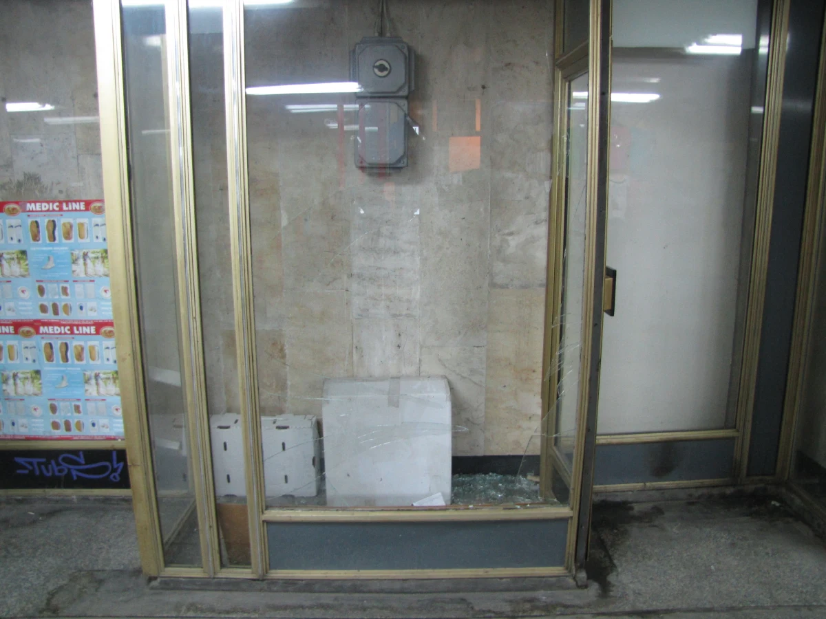 Poznańska "Pestka" nie dojedzie na Euro 2012 do dworca PKP. Po raz kolejny urzędnicy nie rozstrzygnęli przetargu na kluczową miejską inwestycje przed mistrzostwami Europy w piłce nożnej. Oferty firm, które zgłosiły się do przetargu, były za drogie. Pod znakiem zapytania stoi remont przejścia podziemnego pod Rondem Kaponiera.