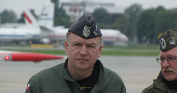 "Albo pułk wypełnia zadania na najwyższym poziomie, albo nie powinno być go wcale" - tak pułkownik  Mirosław Jemielniak , szef 36. specpułku transportującego najważniejsze osoby w państwie, odpowiedział na pytanie o nowe samoloty do przewożenia VIP-ów. A szef MON Bogdan Klich przyznaje, że rząd nie podjął jeszcze żadnej decyzji w sprawie kupna rządowej floty.