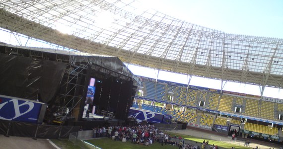 Rod Stewart jest już w Polsce. Brytyjski piosenkarz wystąpi dziś w Toruniu dla około 20-tysięcznej publiczności. Organizatorzy nie ukrywają, że wizyta piosenkarza to spore przedsięwzięcie logistyczne, porównywane... z odwiedzinami głowy państwa.