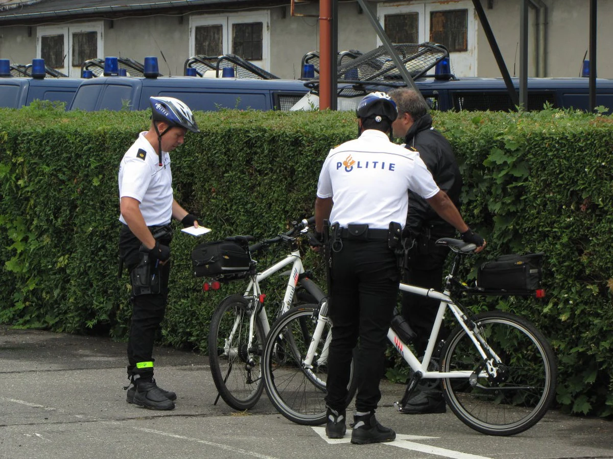 Policjanci z Warmii i Mazur oraz olsztyńscy strażnicy miejscy przeszli szkolenie z interwencji przy użyciu roweru. Specjalny pokaz zorganizowali dla nich w Olsztynie, policjanci z Holandii. Dla nich rower to nie tylko sposób na szybkie poruszanie się po zatłoczonym mieście. To również środek samoobrony. 
