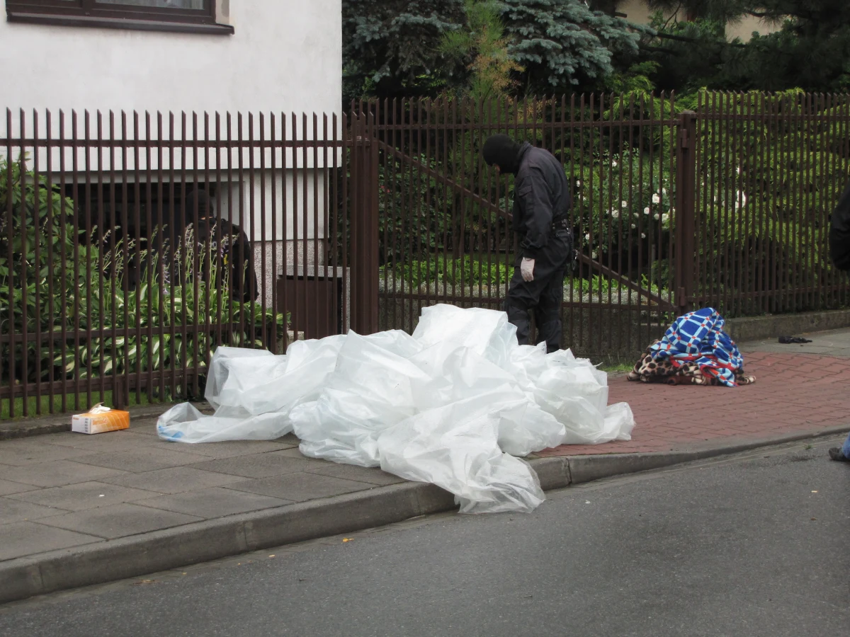 Komendant wojewódzki małopolskiej policji wyznaczył nagrodę w wysokości 20 tysięcy złotych za informację o tym, kto podłożył ładunki wybuchowe w domach jednorodzinnych w Krakowie - dowiedzieli się reporterzy RMF FM.  W dwóch porannych eksplozjach w okolicach Góry Borkowskiej ranne zostały trzy osoby - w tym jedna ciężko.