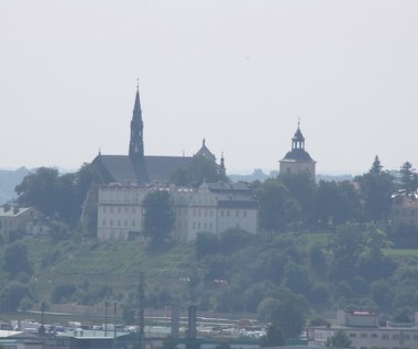 Sandomierz , Góry Pieprzowe, Wąchock - stolica śmiechu i sołtysa  , Zabytkowe opactwo cystersów w Wąchocku, Jaskinie Raj i Piekło, Święty Krzyż, Bałtów - Park Jurajski, Kadzielnia, Pacanów, Ćmielów 