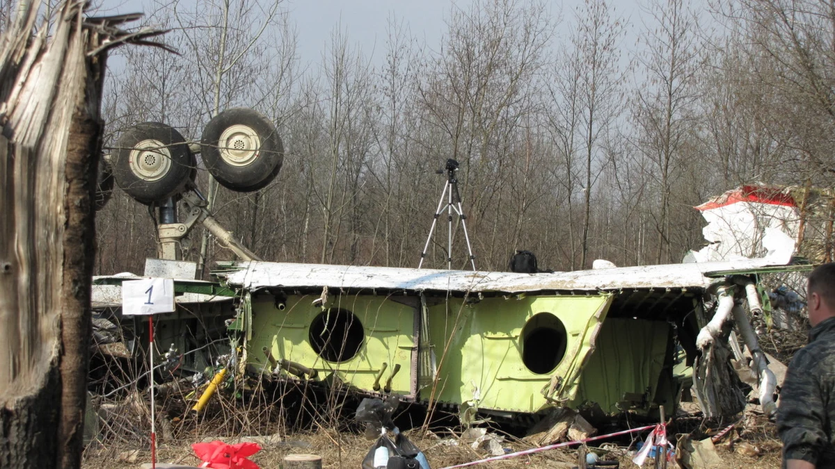 Późną jesienią poznamy raport NIK dotyczący katastrofy smoleńskiej. Praca nad nim jest bliska zakończenia. Przeciw wnioskom kontrolerów protestuje już szef MON Bogdan Klich - informuje "Rzeczpospolita". Wczoraj premier zapowiedział, że 29 lipca niezależnie od stopnia zaawansowania tłumaczenia, raport komisji Millera zostanie opublikowany.