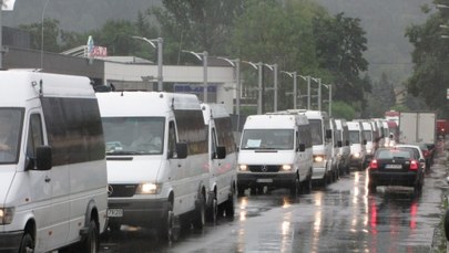 Kierowcy busów protestują w Myślenicach