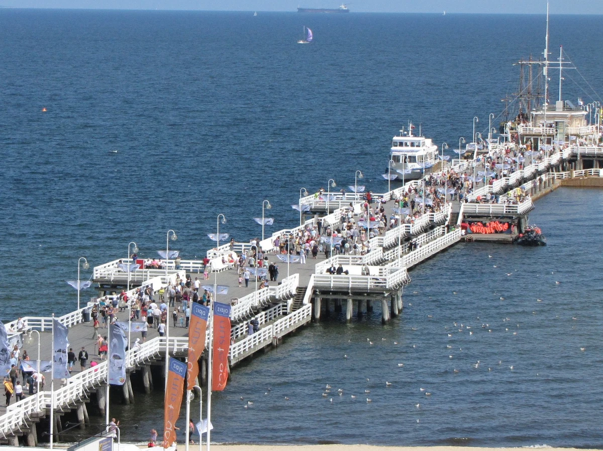 Molo w Sopocie, ruchome wydmy w Łebie i zamek krzyżacki w Malborku - to tylko niektóre atrakcje województwa pomorskiego. W tym regionie żaden turysta nie może się nudzić. Dziś wspólnie wybieramy największą atrakcję turystyczną Pomorza. Która z propozycji zasługuje Twoim zdaniem na miano przeboju? Głosuj w sondzie!