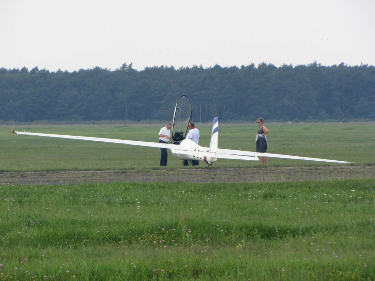 Ponad 60 najlepszych zawodników ze wszystkich zakątków świata zmierzyło się w Toruniu na Mistrzostwach Świata w Akrobacji Szybowcowej. Zawody trwały tydzień, jednak początkowo plany pilotów krzyżowała deszczowa pogoda. W sobotę ogłoszono wyniki - mistrzem świata został utytułowany Polak, Jerzy Makula.