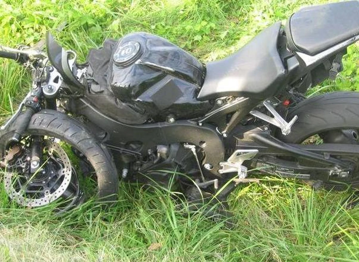 W poniedziałek płocka prokuratura oficjalnie rozpocznie śledztwo w sprawie wczorajszego wypadku Jarosława Wałęsy. Syn byłego prezydenta jest w stanie ciężkim, ale stabilnym; w nocy przeszedł operację kręgosłupa. W piątek w miejscowości Stropkowo na Mazowszu jadący motocyklem europoseł uderzył w samochód, który akurat włączał się do ruchu.