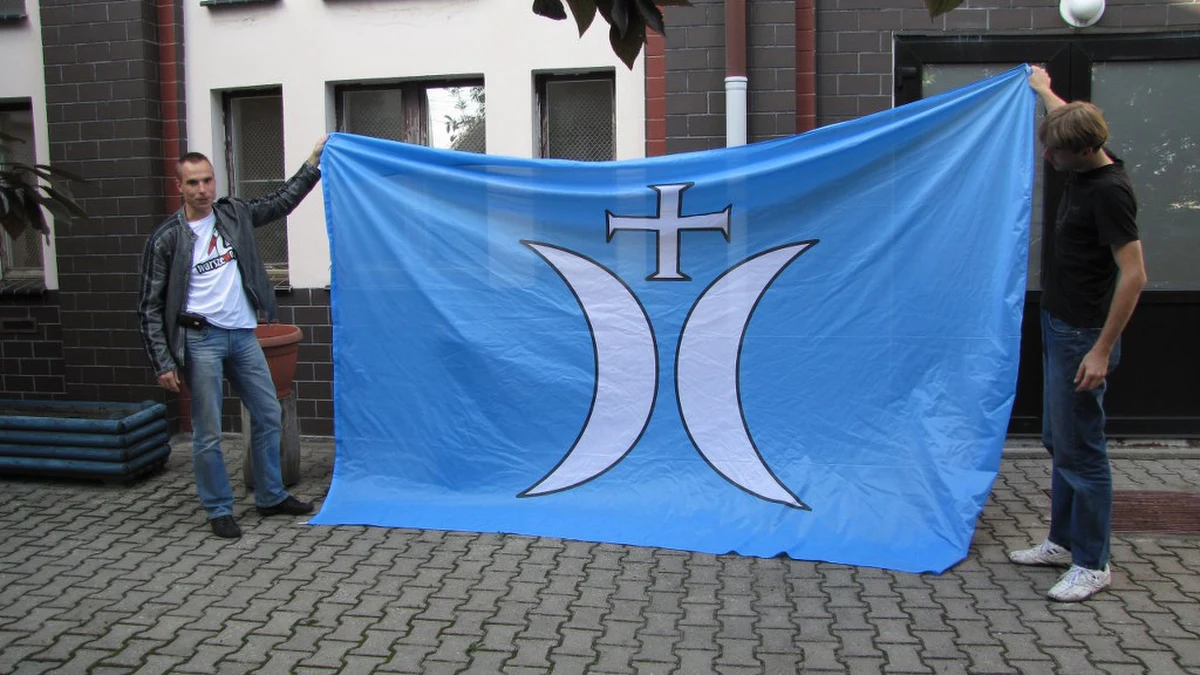 Szczecińska dzielnica Warszewo jako jedyna w mieście dorobiła się własnej flagi i godła. Symbole nie nawiązują jednak do Szczecina i specyfiki regionu. Pomysłodawcy sięgnęli daleko, daleko w przyszłość.