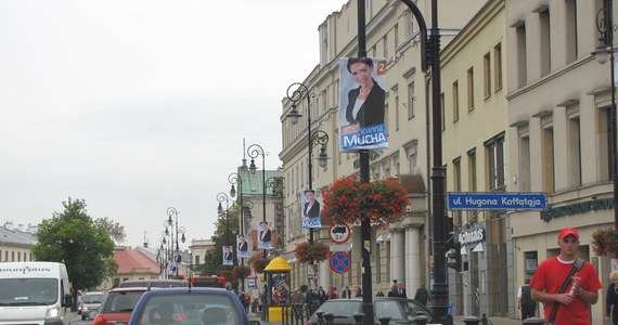Powiesiłeś plakat tam, gdzie nie powinieneś - ściągnij! Lublin powoli zamienia się w wyborcze śmietnisko. Przoduje w tym Platforma Obywatelska, choć i plakaty PSL czy SLD też są wywieszane w miejscach, w których wisieć nie powinny.